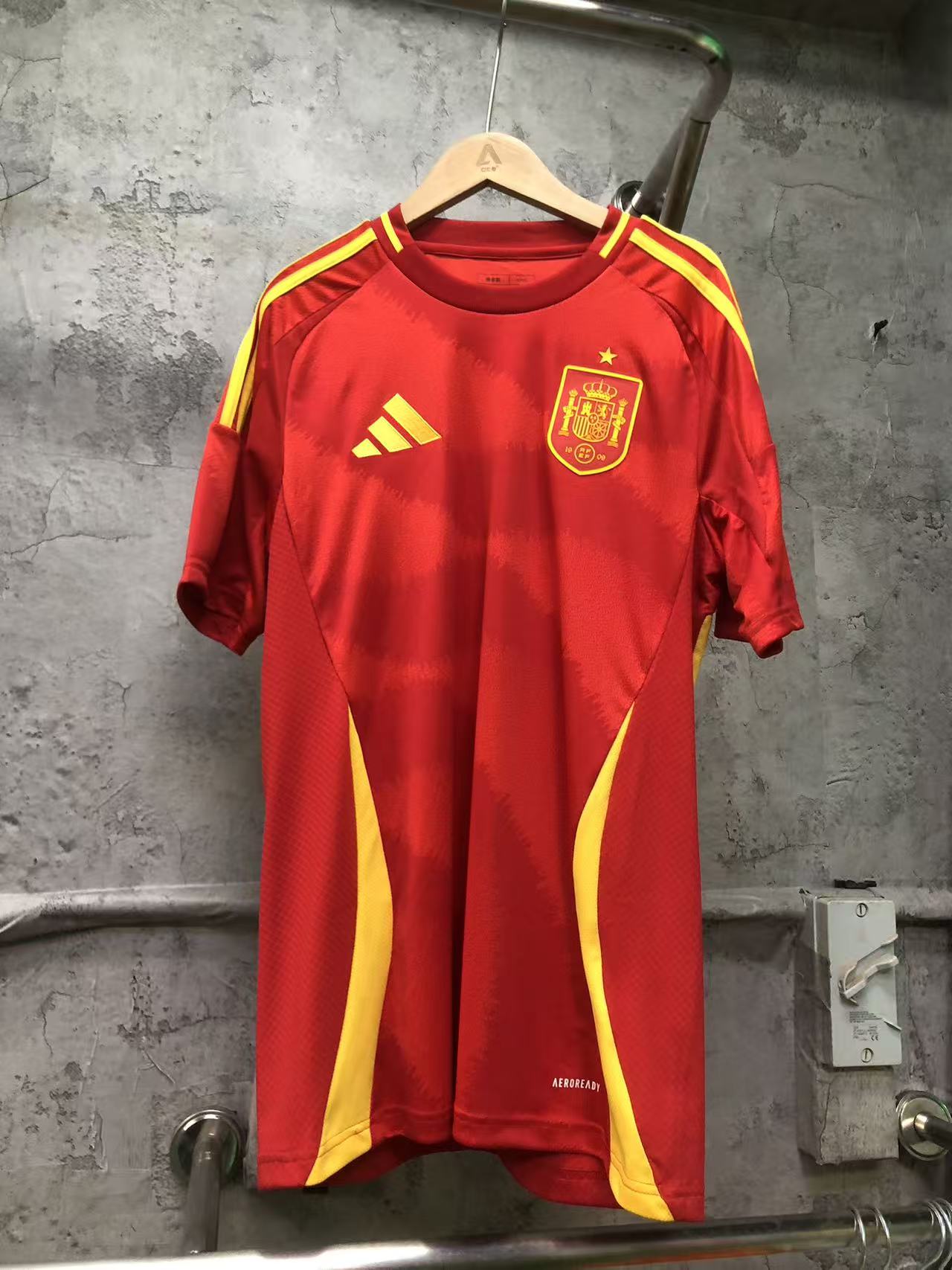 Adidas 2024西班牙主場球迷版球衣