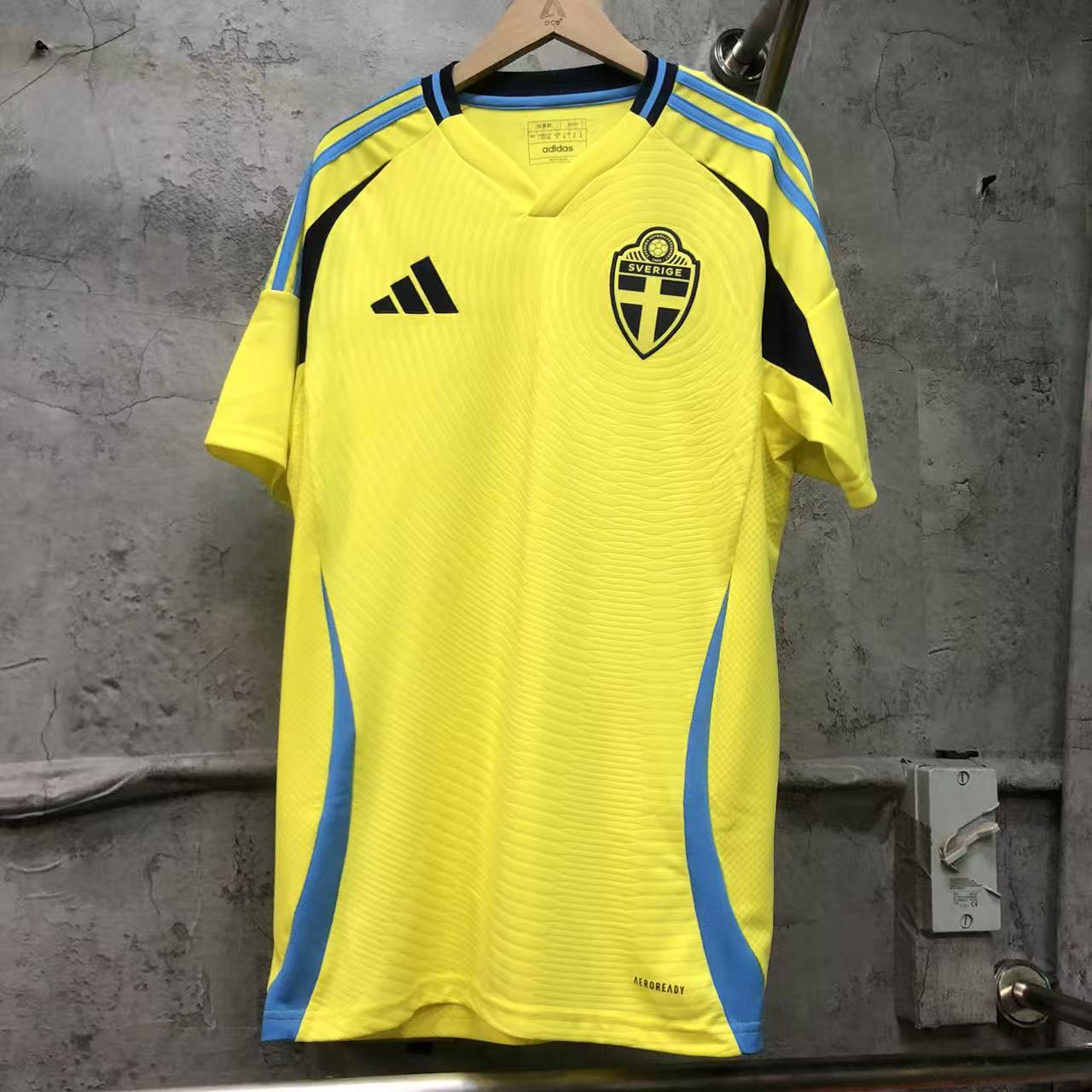 Adidas 2024瑞典主場球迷版球衣