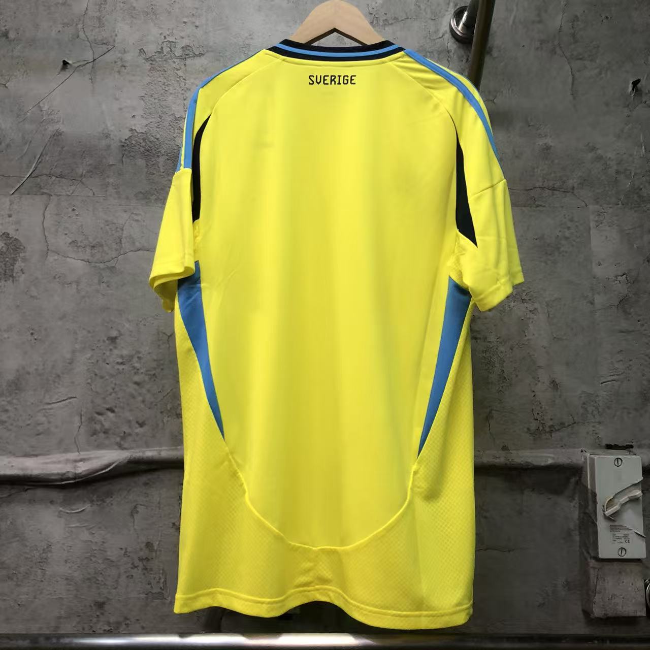 Adidas 2024瑞典主場球迷版球衣