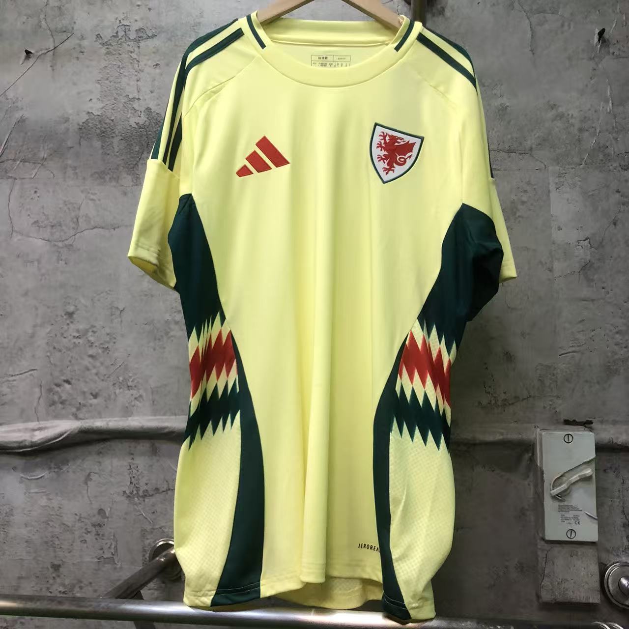 Adidas 2023威爾士客場球迷版球衣