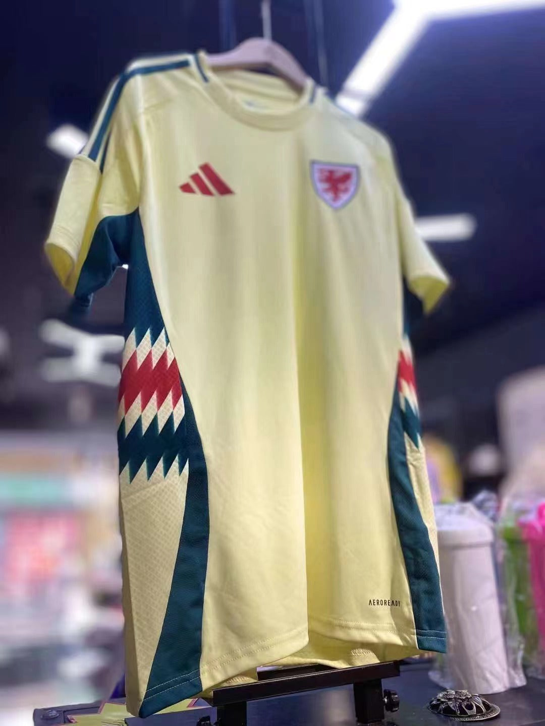 2024 Adidas 威爾士客場球迷版球衣