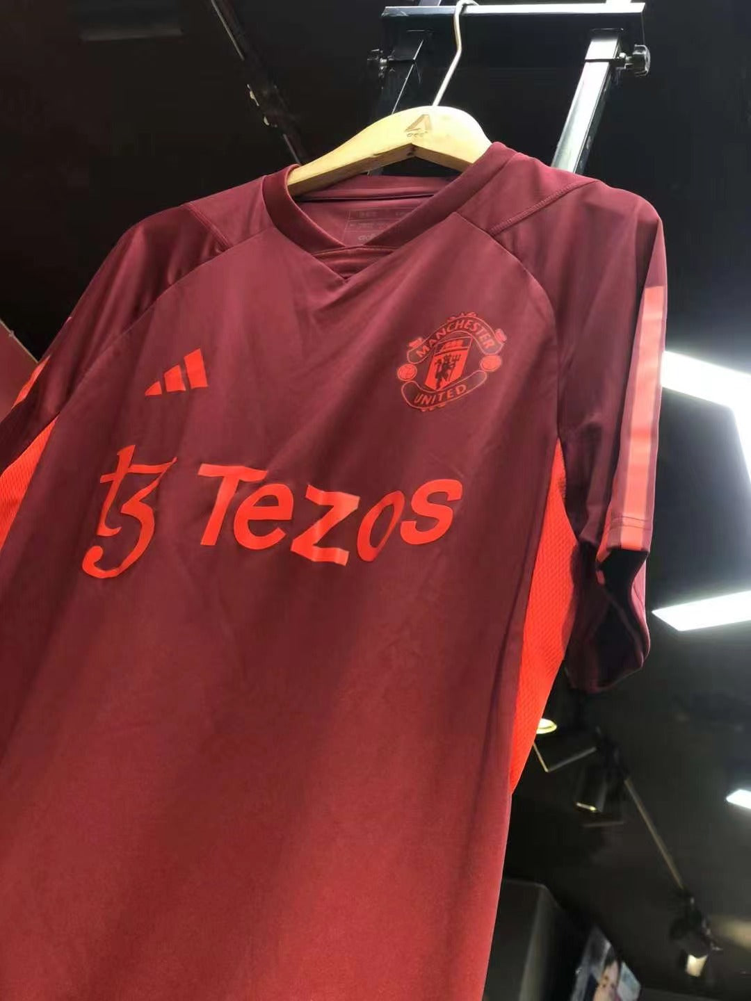 ADIDAS 曼聯紅色訓練球迷版球衣